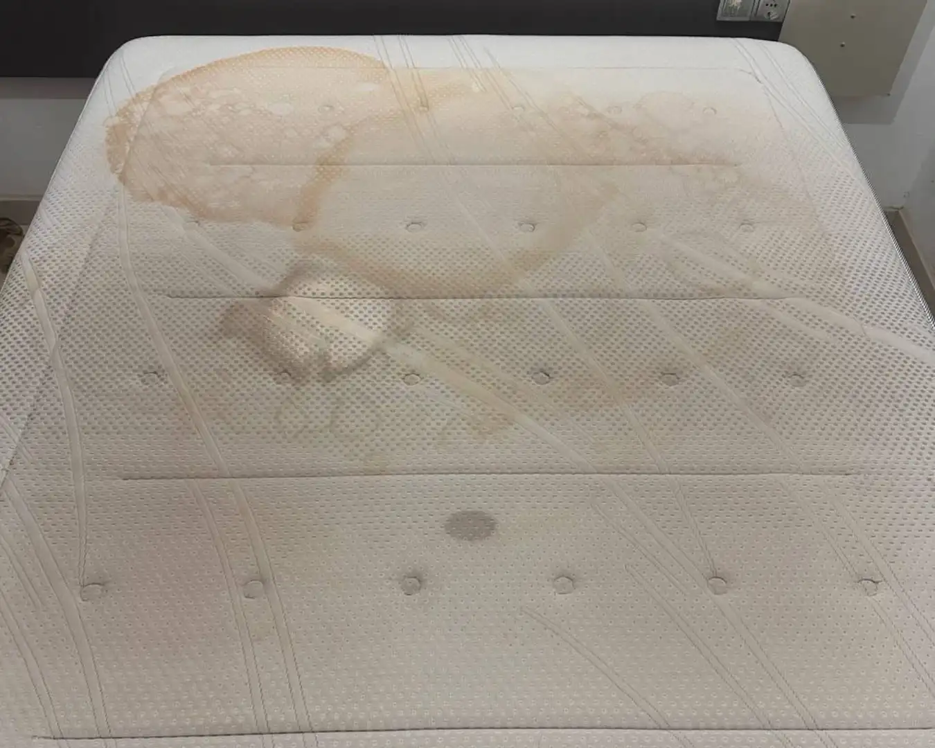 Antes de la limpieza de colchón de Girona