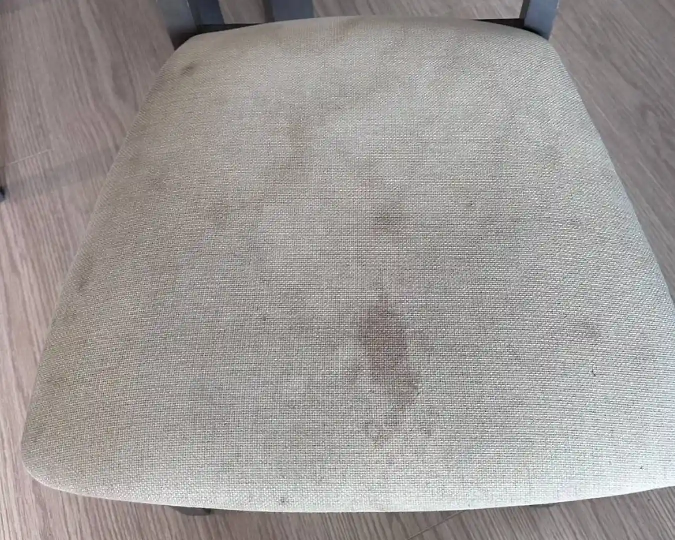 Antes de la limpieza de sillas de Girona